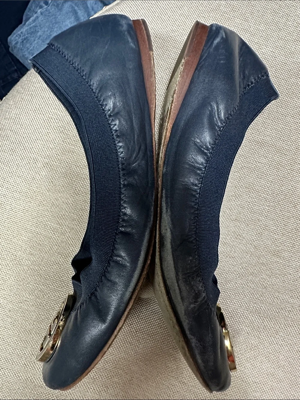 Tory Burch Navy blue Flats with Gold Logo Medallion size 6.5